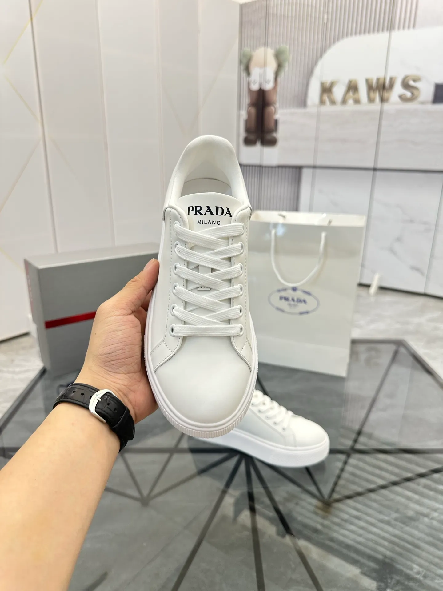 Men's shoes for sale 💰: 💰P520¥ High-end top quality Product trademark: Prada *"Prada*" low-top casual shoes Regular size: 35-45 (can be customized to 46) Couple style Product materials: imported first-layer cowhide leather upper, water-dyed sheep lining, original ultra-light foam outsole. No.: H201